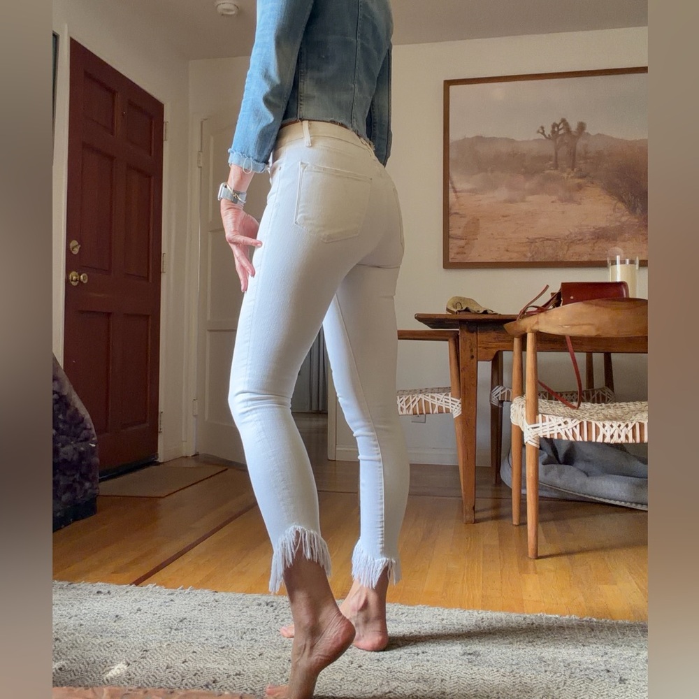 Frame Denim White Skinny High-Rise Jeans with Frayed Ankles